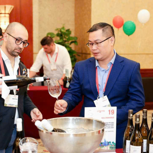 Charlie Hoàng